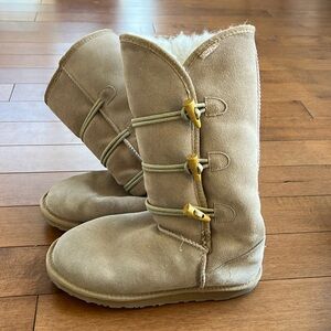 EMU WOMENS SZ 8 SHERPA LINED WINTER BOOTS SUEDE LEATHER CREAM HIP BUTTON W20014